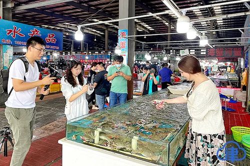 指尖墨香繪鄉(xiāng)愁 手繪畫卷與攝影擴(kuò)印，記錄鄉(xiāng)村振興的溫暖印記